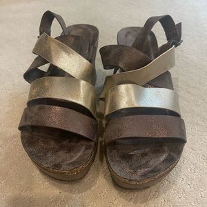 Pierre Dumas wedges - size 8